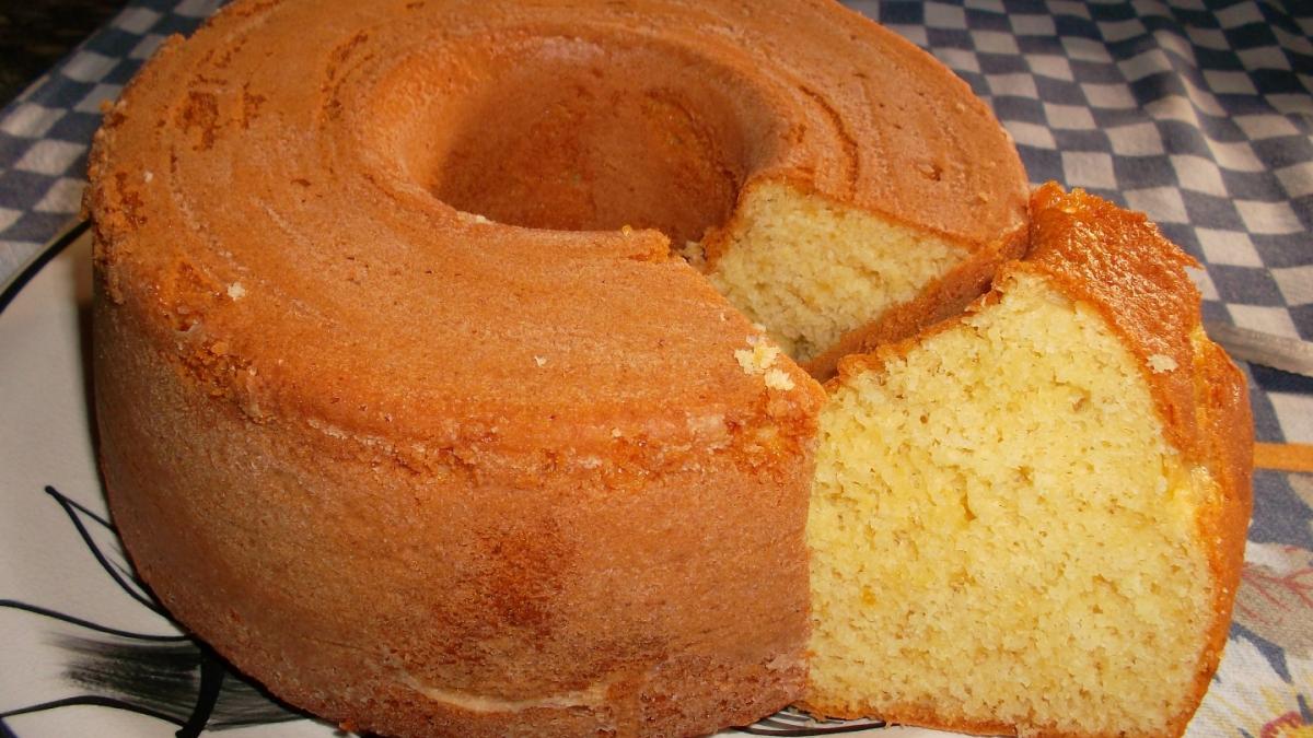 Receita de bolo de trigo para fazer em casa facilmente; fofinho e