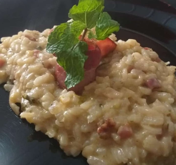 Risoto de bacon, alho poró e limão siciliano