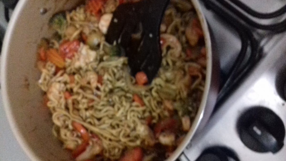 Yakisoba de camarão do Lorenzo