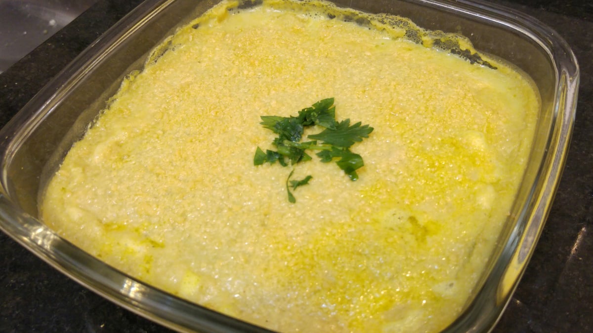 Filé de frango com creme de ervilha