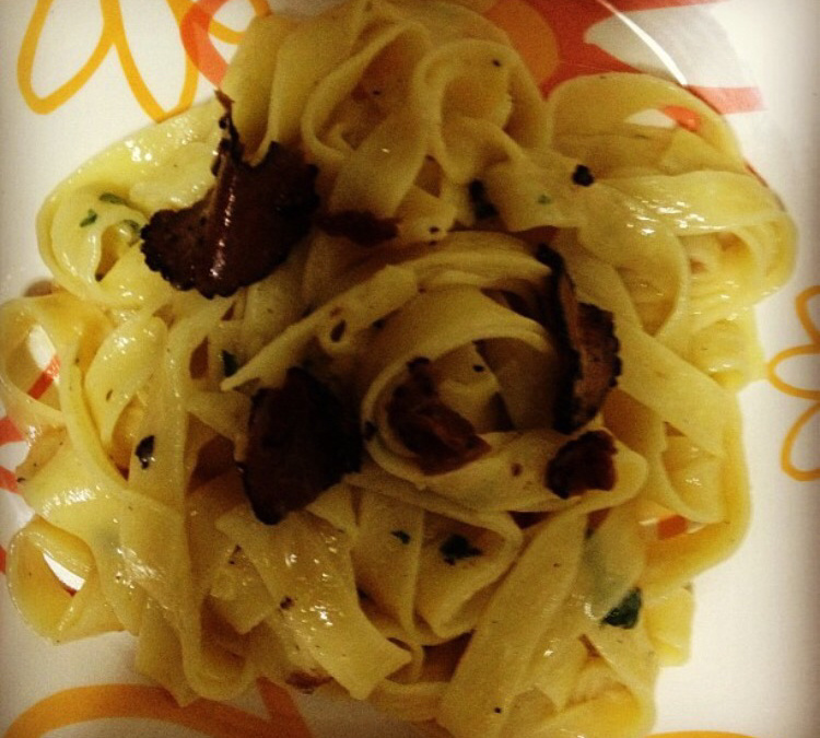 Macarrão com trufas negras