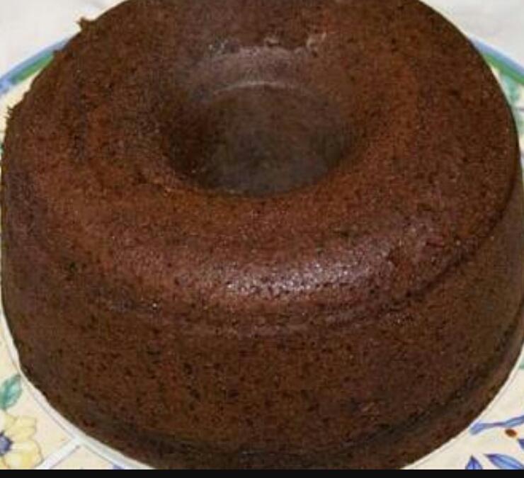 Bolo De Chocolate Estiloso Masculino Com Gelo Perfurado a Borda Imagem de  Stock - Imagem de caseira, placa: 171899279