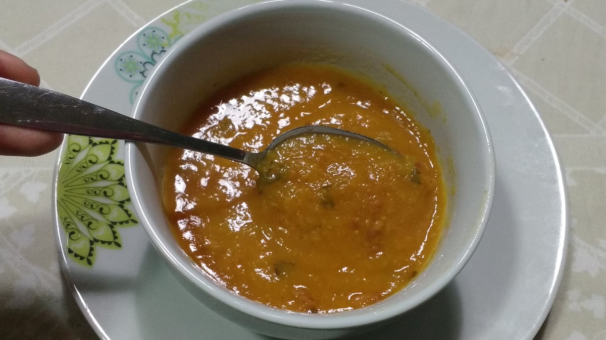 Caldinho fácil de batata, cenoura e calabresa