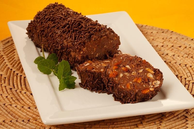 Salaminho de sorvete com chocolate