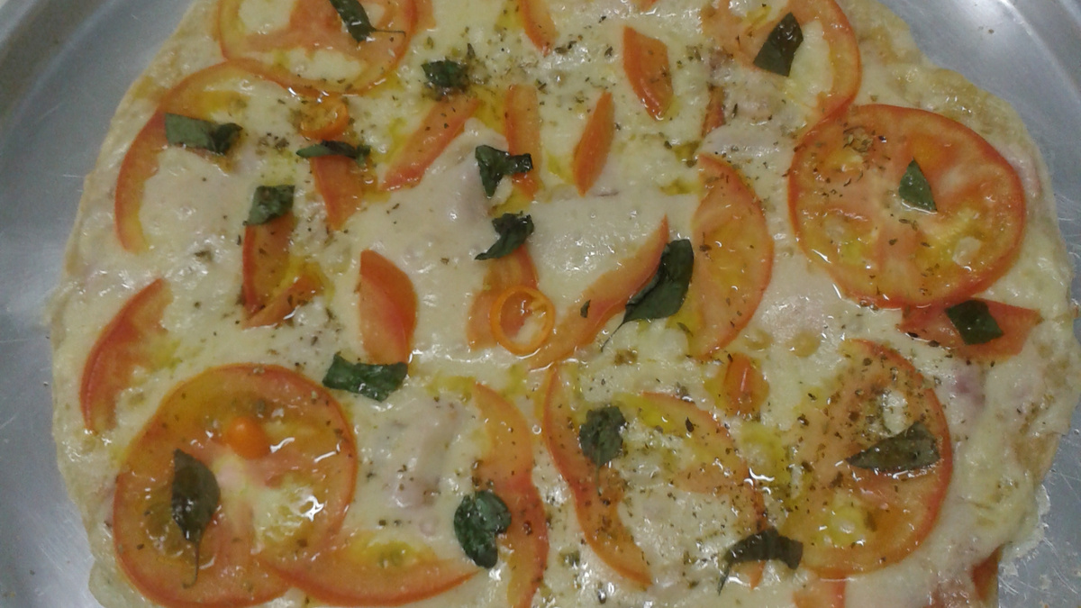 Pizza massa na máquina de pão