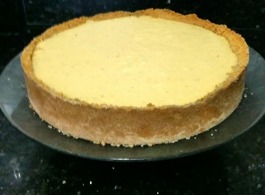 Torta fácil de brigadeiro com maracujá