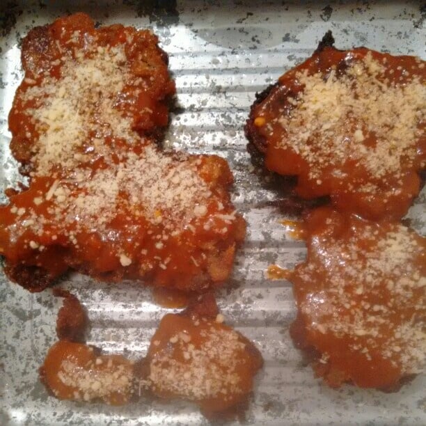 Bife à parmegiana sem complicação e sem ovo