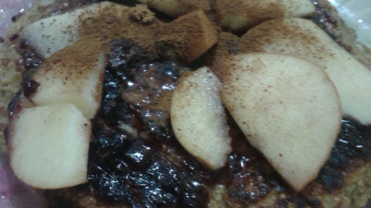 Panqueca tipo waffle de frutas e canela na frigideira (FIT)