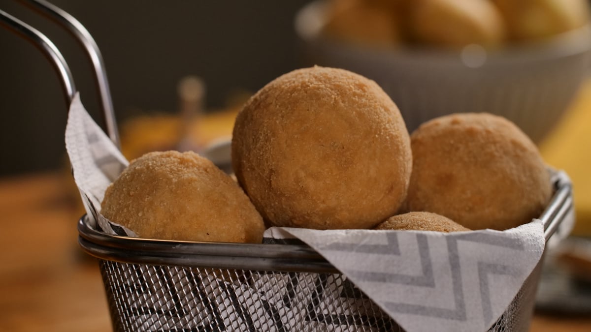 Bolinho de batata com linguiça