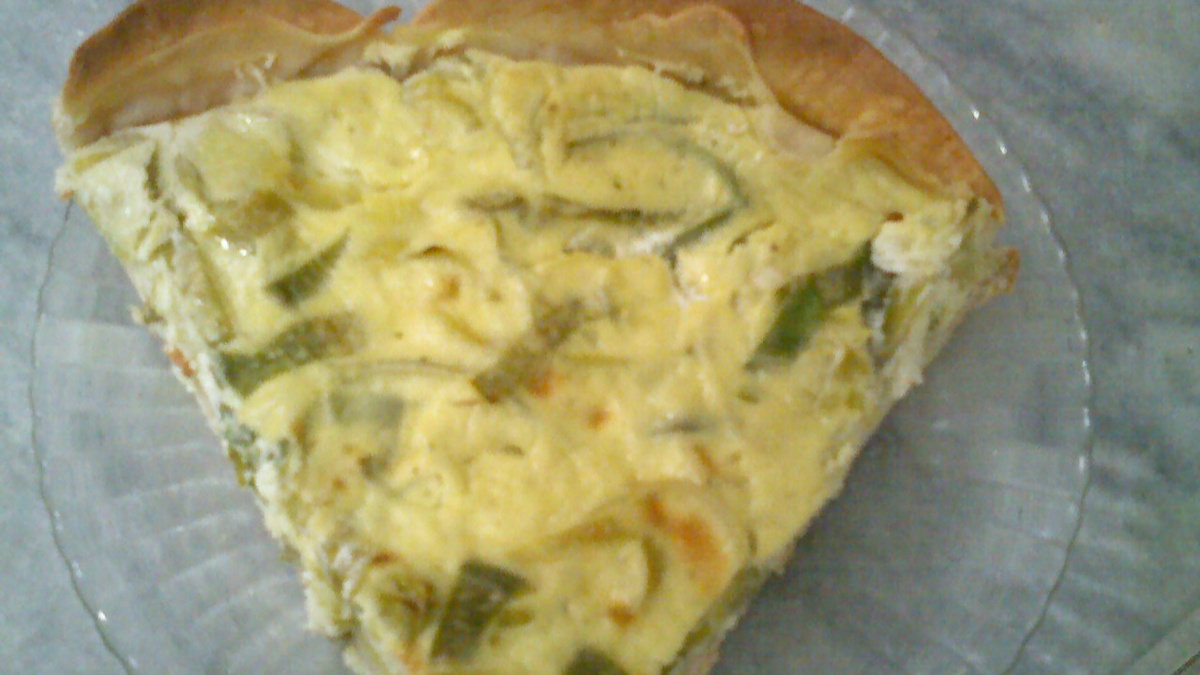 Quiche de alho poró com massa de pastel