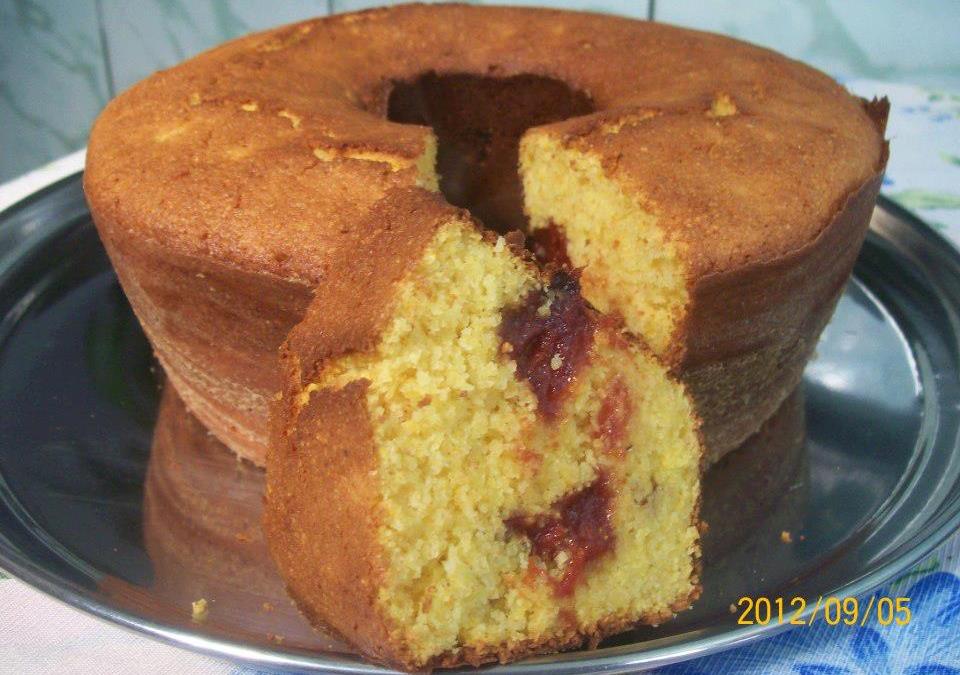 SEM TRIGO - BOLO DE MILHO DE LATINHA FOFINHO E MOLHADINHO FEITO NO  LIQUIDIFICADOR - Receitas de Pai 