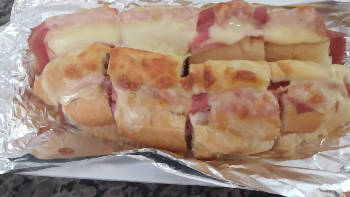 Lanche misto de forno