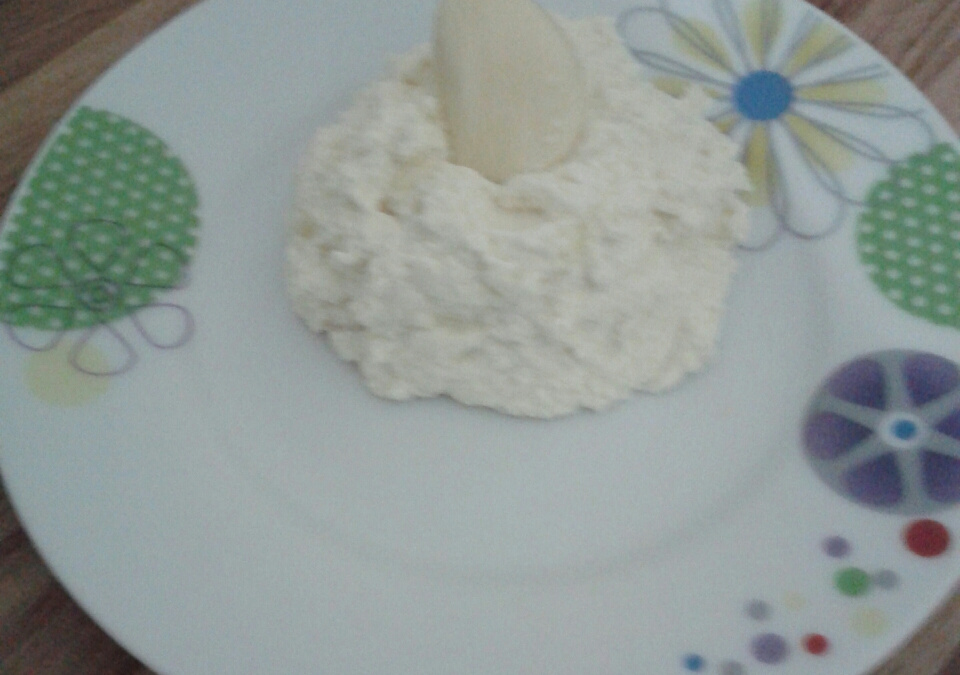 Pasta de ricota com alho
