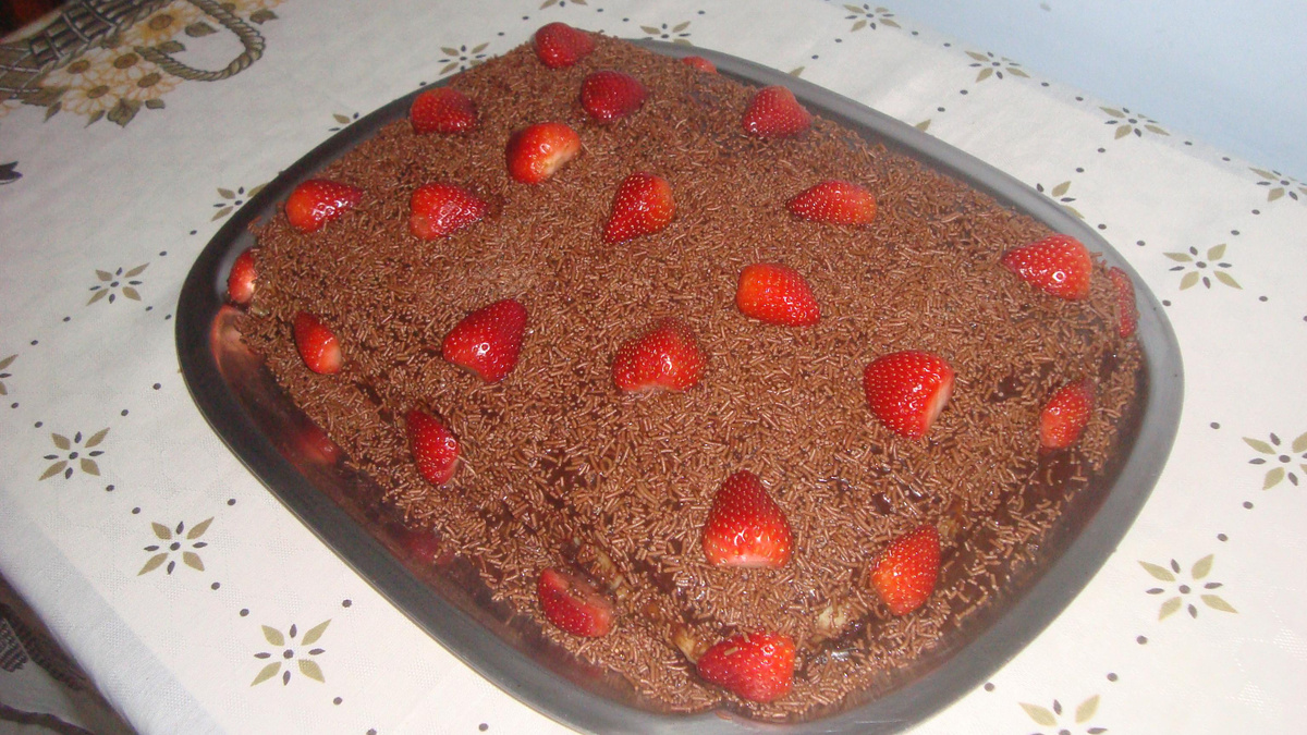 Bolo de chocolate recheado da Vivi