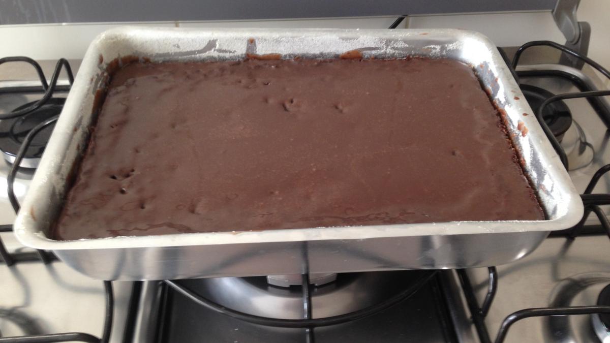 Bolo de chocolate com leite condensado 😋 Receita por Fabíola