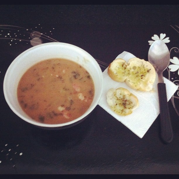 Caldo de feijão com linguiça calabresa