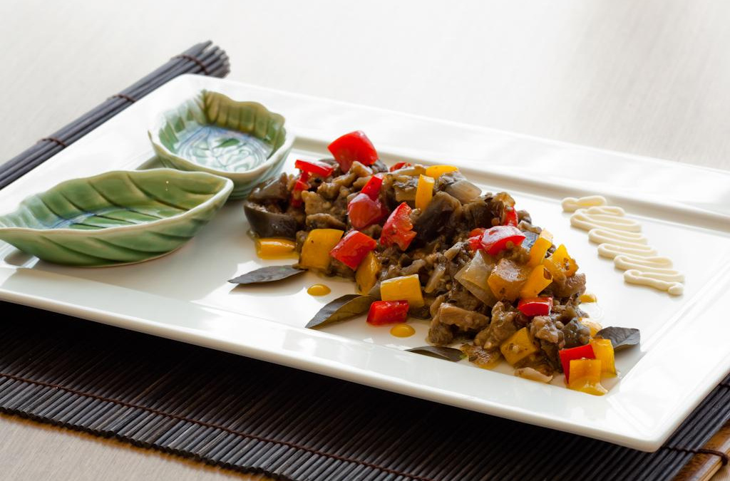 Antepasto delicioso de berinjela