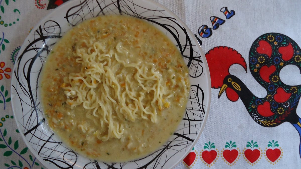 Miojo com ovo