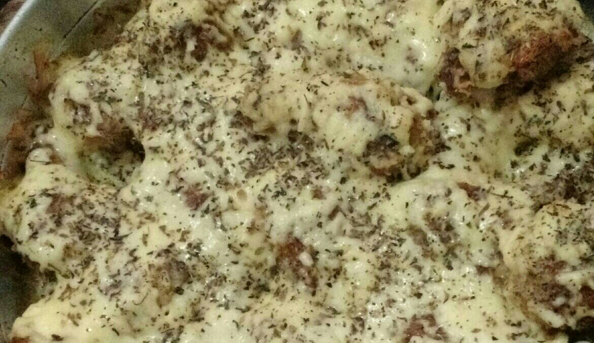 Frango assado com maionese e queijo