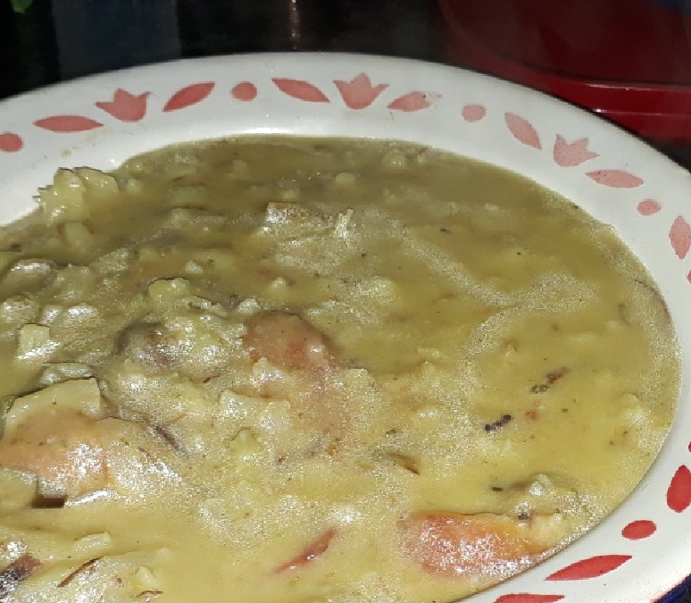 Sopa de couve com costela desfiada