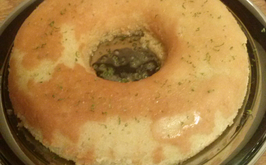 Bolo de limão bem molhadinho