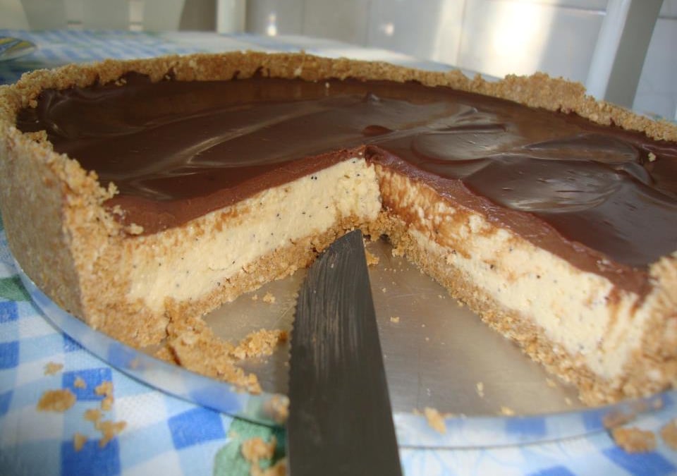 Torta mousse de maracujá com chocolate