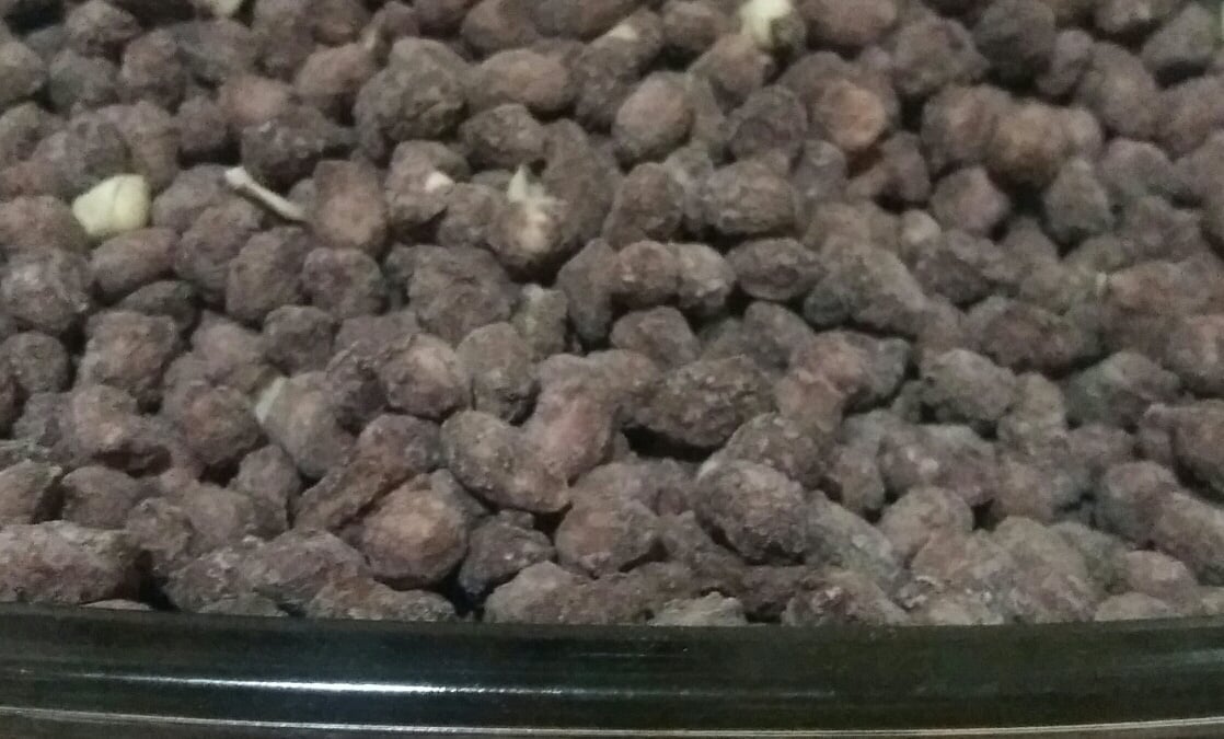 Amendoim com chocolates