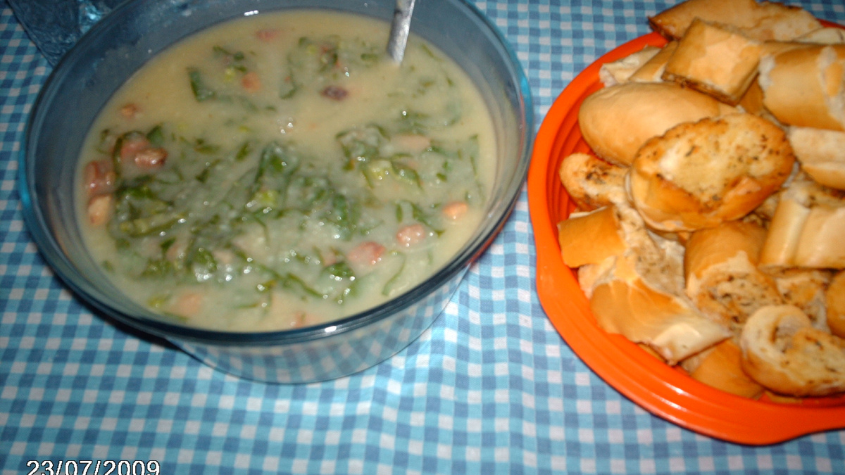 Delicioso caldo verde