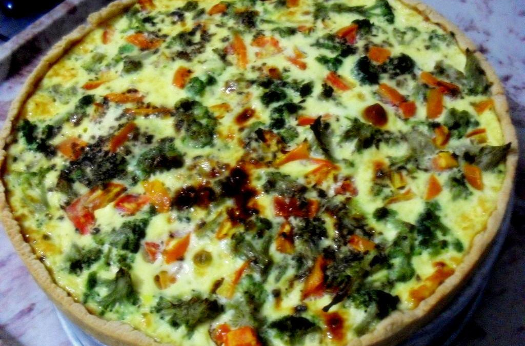 Quiche de brócolis e tomate italiano