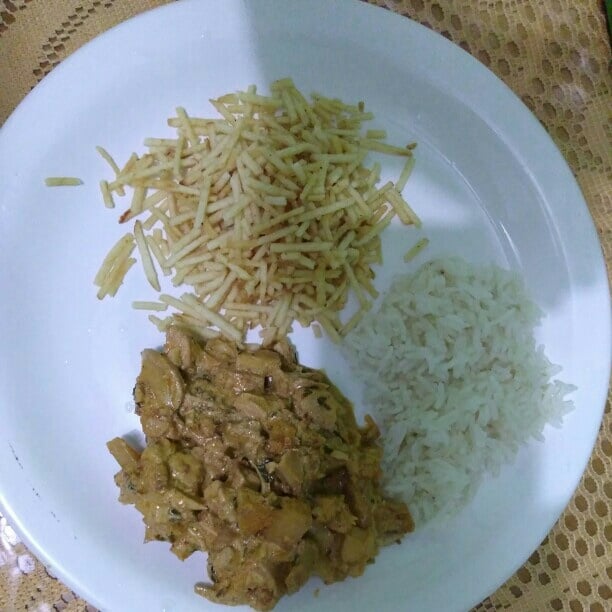 Estrogonofe de frango com palmito