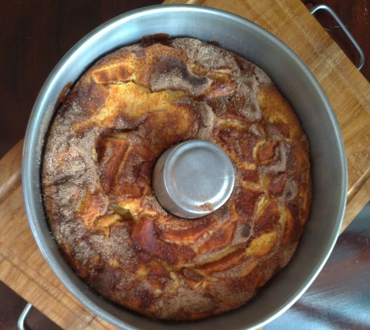 Bolo de leite condensado e frutas