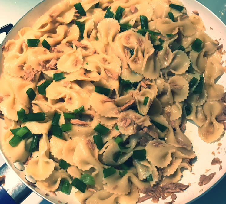 Macarrão de atum ao shoyo