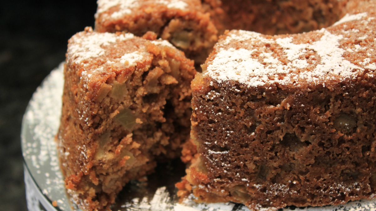 Bolo de granola com maçã e banana