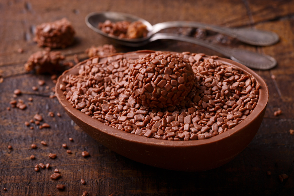 Ovo de Páscoa trufado com brigadeiro caseiro