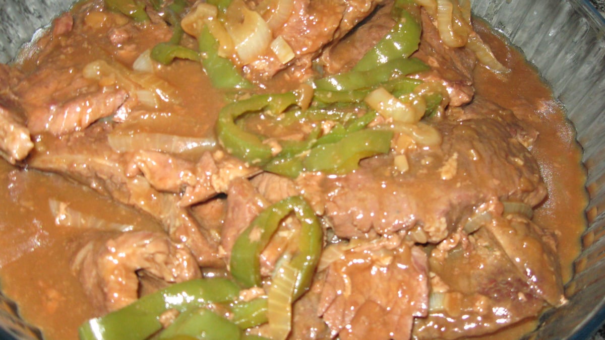 Carne cozida ao molho de cerveja