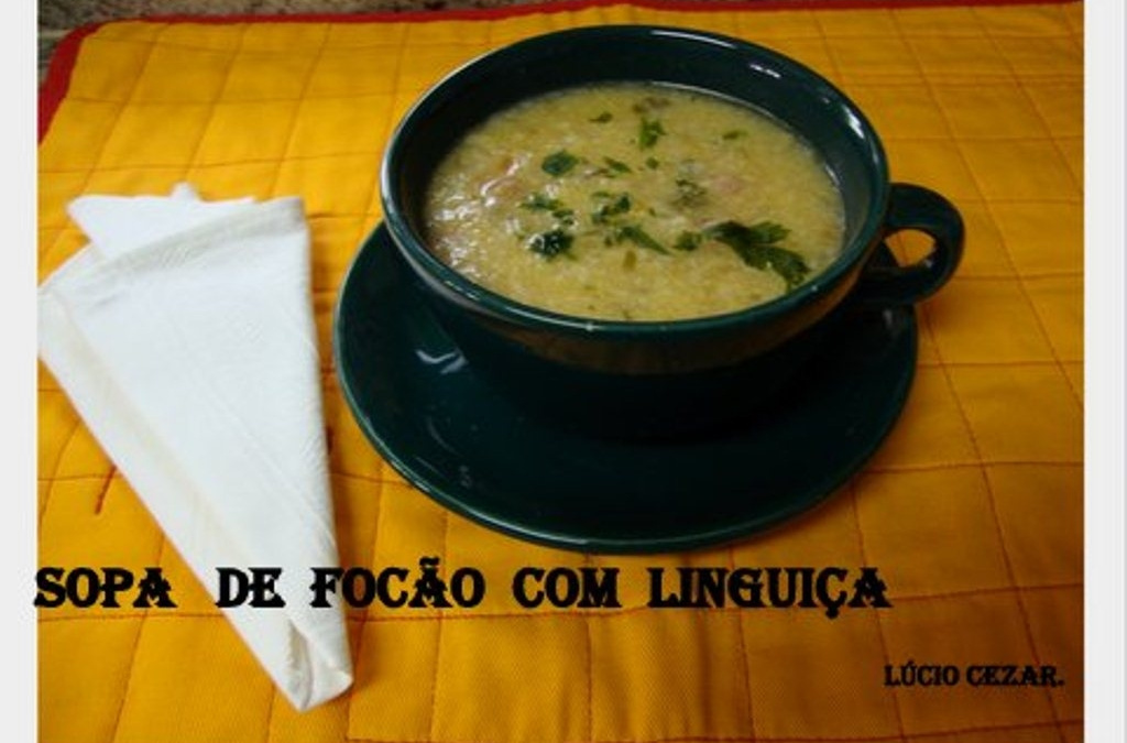 Sopa de flocão com linguiça