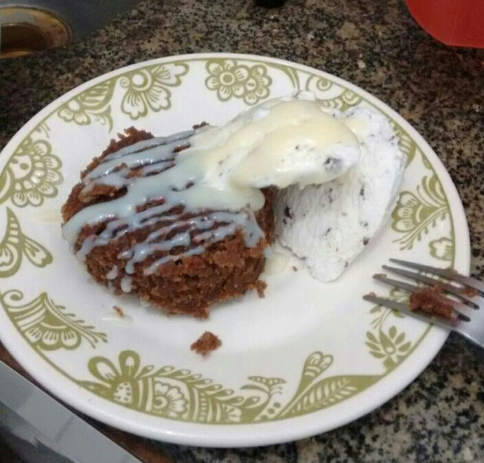 Brownie na caneca e assado no micro-ondas