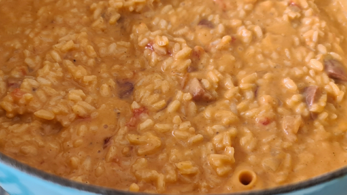 Risoto de calabresa com tomates pelados