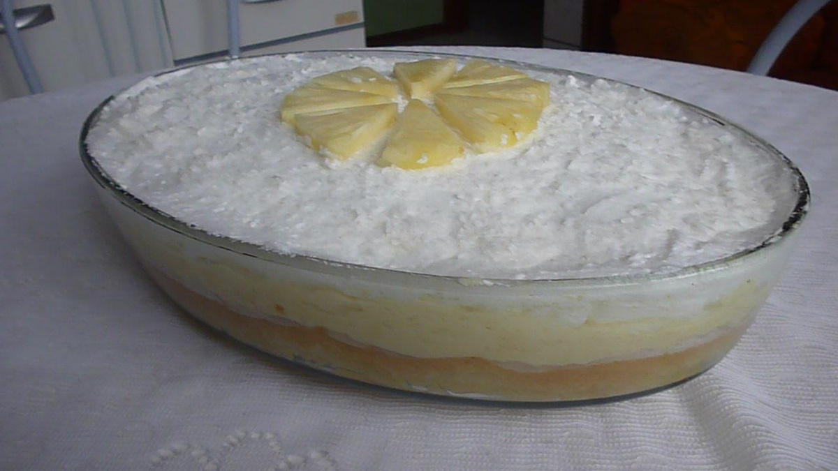 Bolo abacaxi de forma