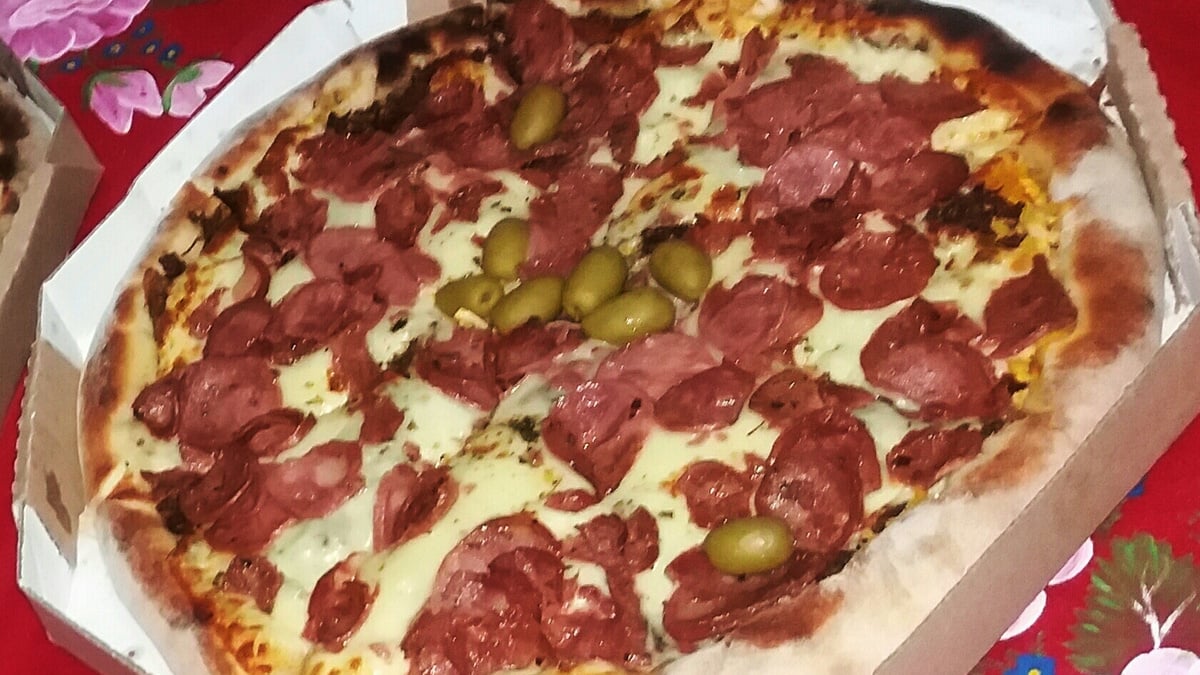 Pizza com borda recheada