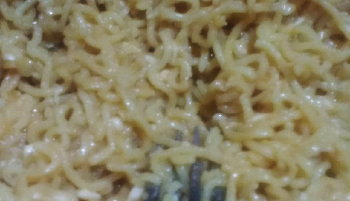Macarrão instantâneo com queijo ao shoyu