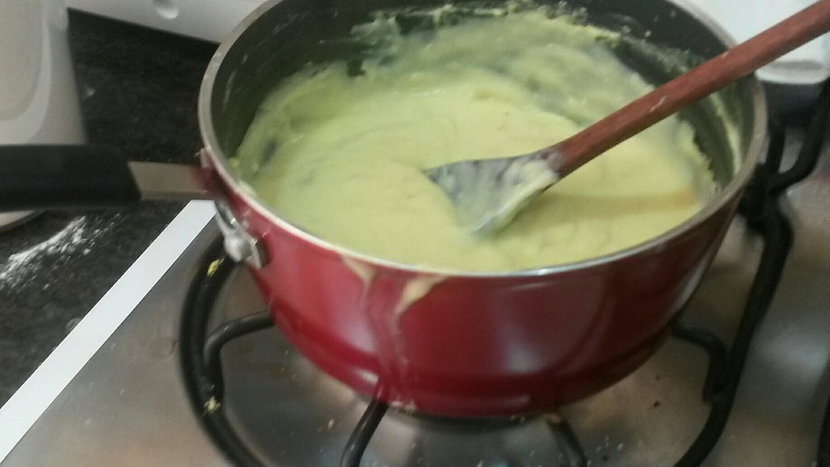 Creme de confeiteiro (recheio para sonhos)