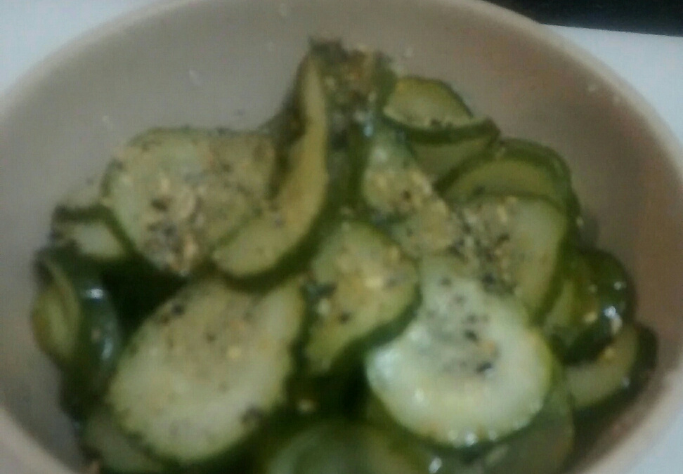 Salada de pepino com gergelim