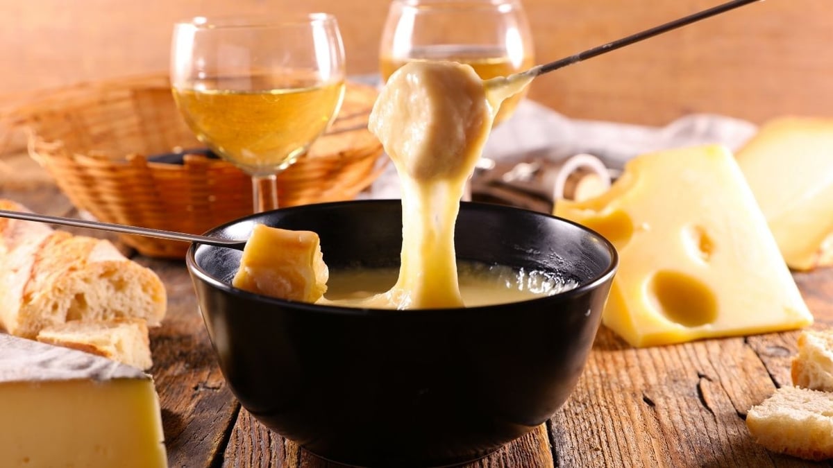 Fondue de queijo com a mistura perfeita para o máximo de sabor e cremosidade de se apaixonar