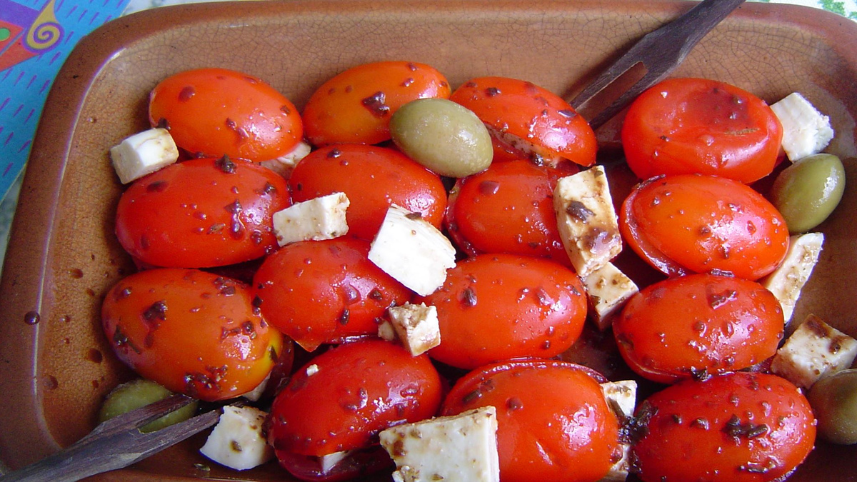 Tomatinhos recheados com ricota temperada