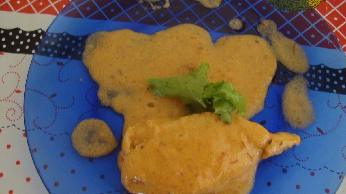Peixe ao molho de tomate e leite de coco