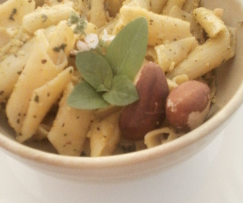 Penne sem glúten com molho pesto funcional