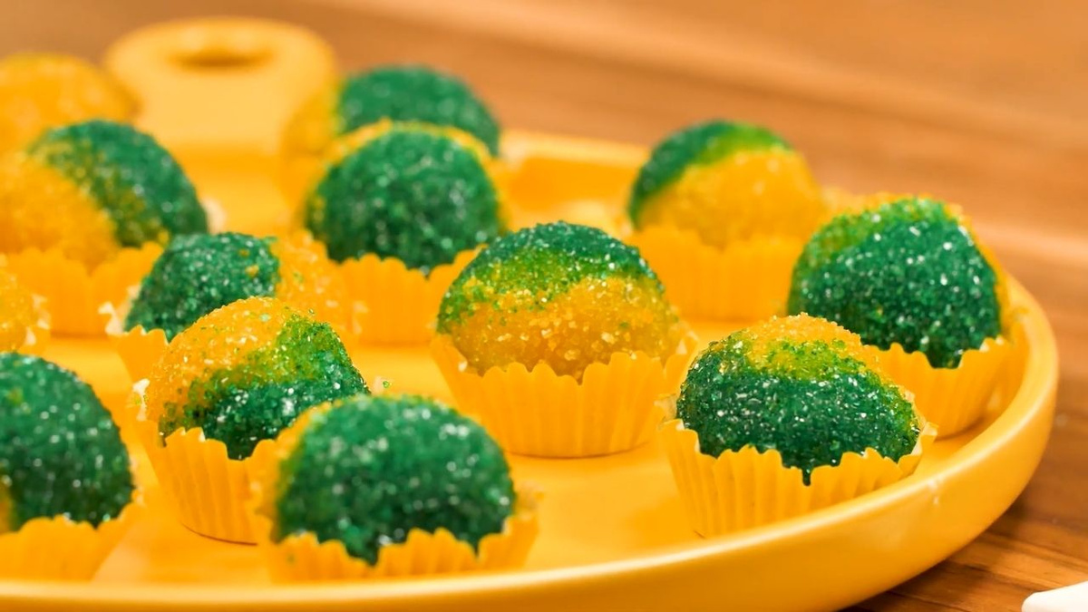 Brigadeiro para a Copa do Mundo com açúcar colorido verde e amarelo