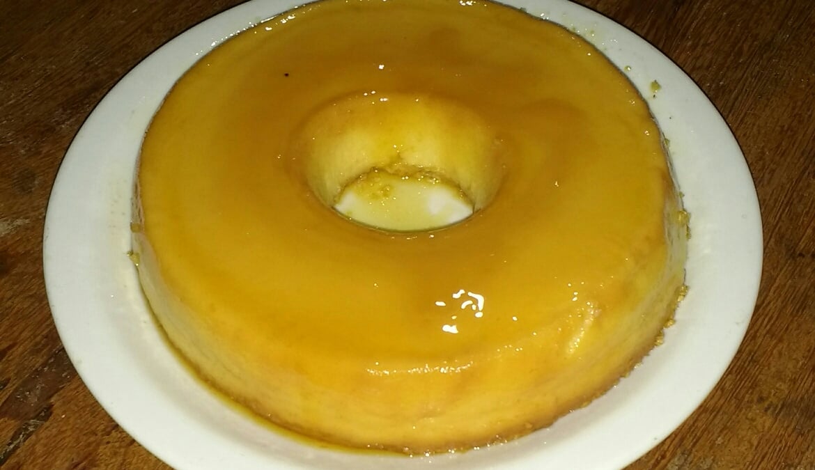 Pudim de leite com coco