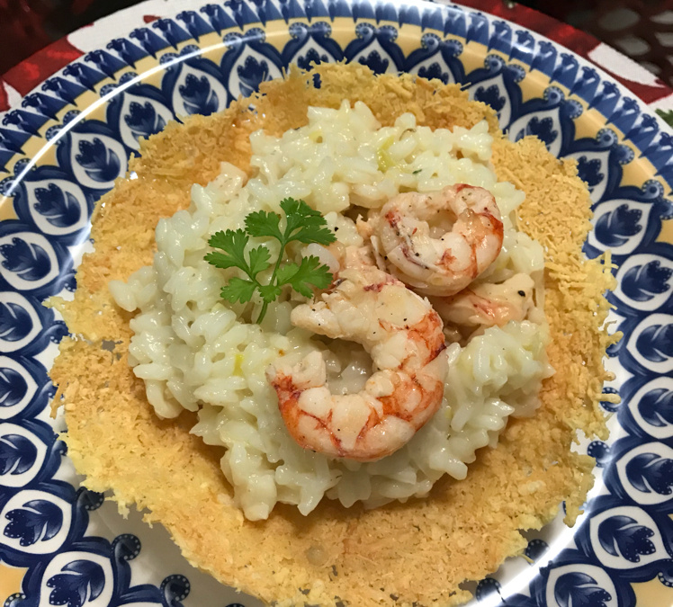 Risoto de camarão na cestinha de parmesão